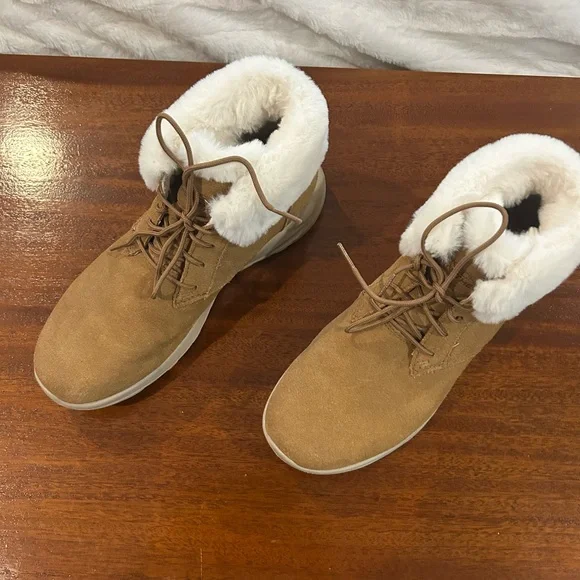 Skechers on the go Women's Tan Suede Ankle Boots. Size 9 - Picture 4 of 7